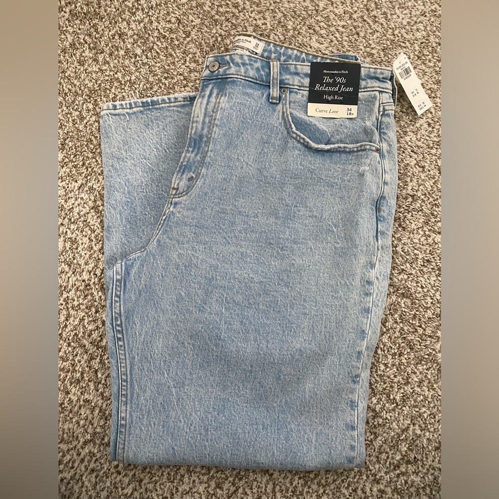 NWT Abercrombie "The 90s Relaxed Jean"